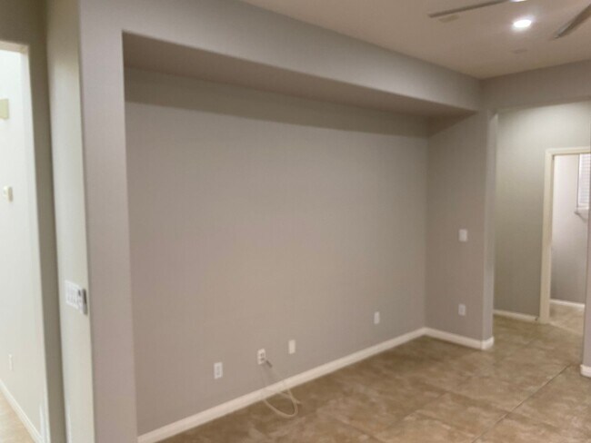 Building Photo - NW!!! 4 bedrooms!!! Pool and Spa!!! All ti...
