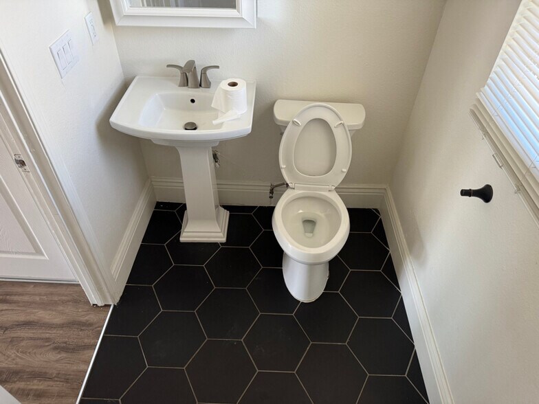 Building Photo - 4701 16th Ave