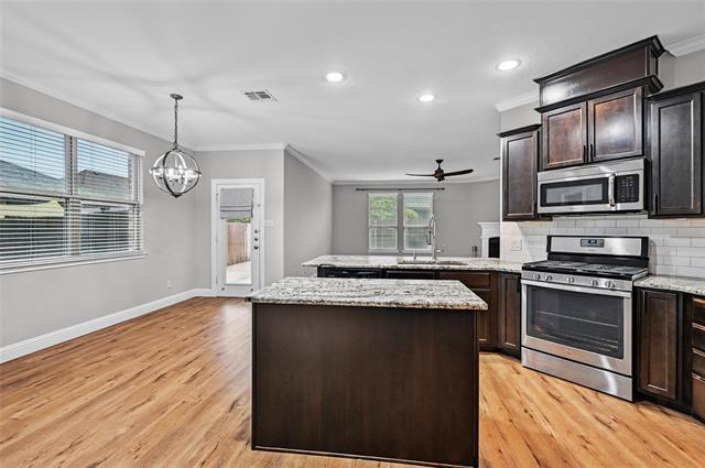 Building Photo - 1512 Greenbrier Dr