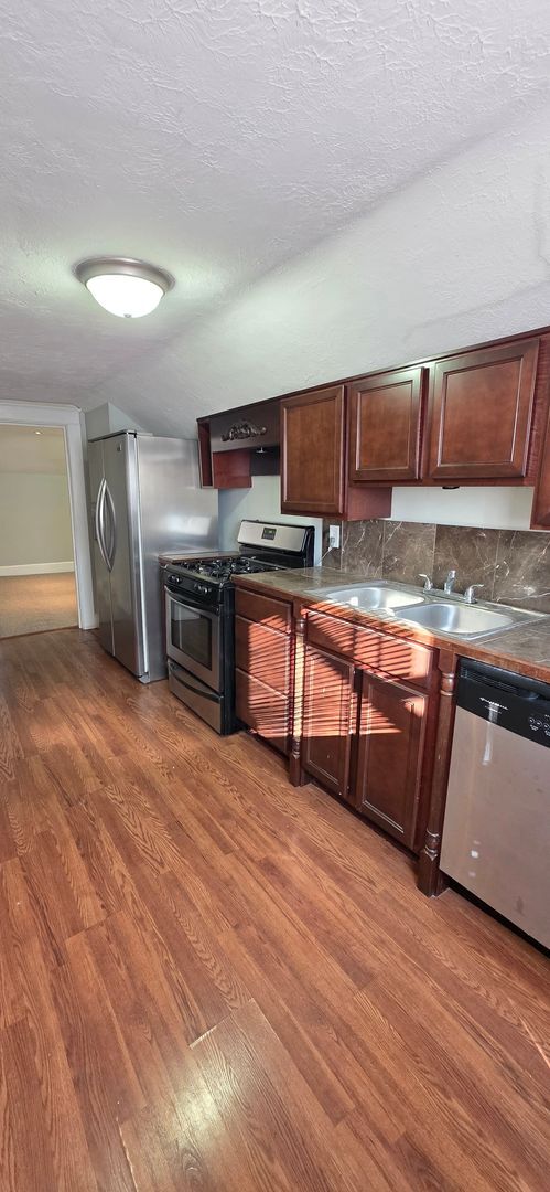 Building Photo - 915 High St