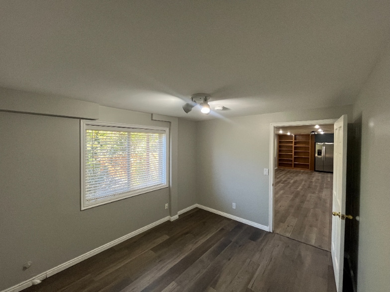 Building Photo - 6624 S Bouchelle Cv