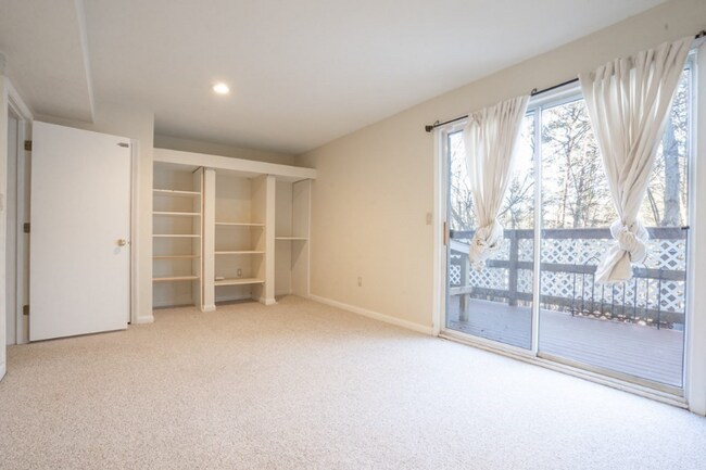 Building Photo - 117 Tall Oaks Dr