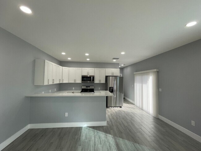 Building Photo - Emerick 205