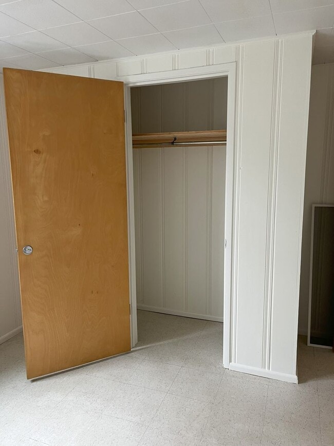 Building Photo - 1020 W Story St