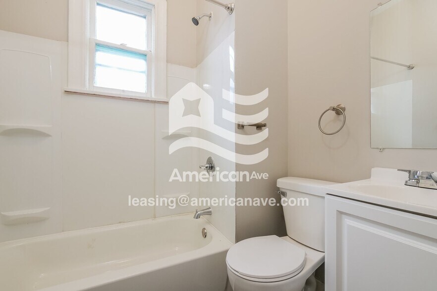 Building Photo - 2049 Florence Blvd