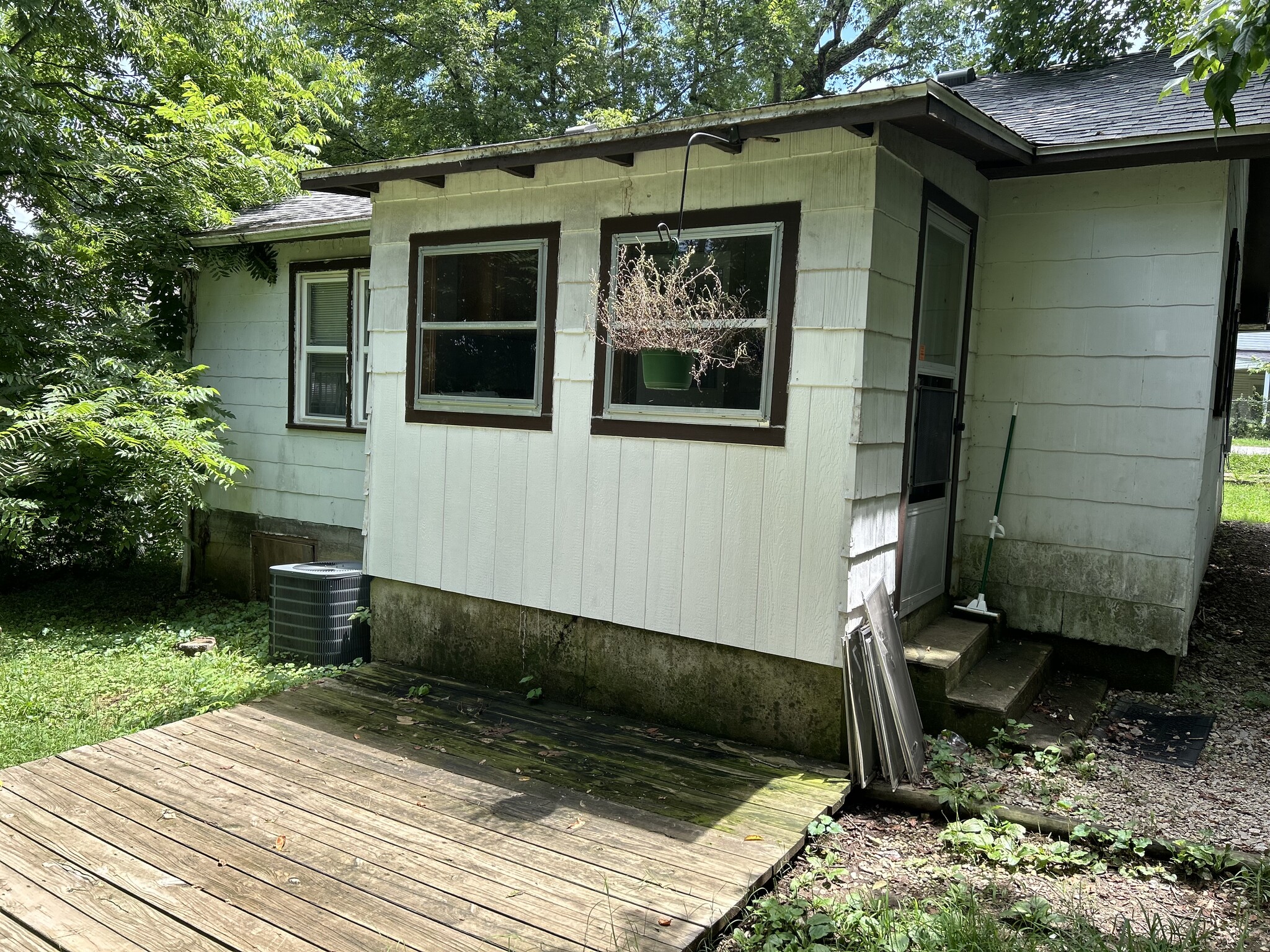 Building Photo - 214 Poplar St