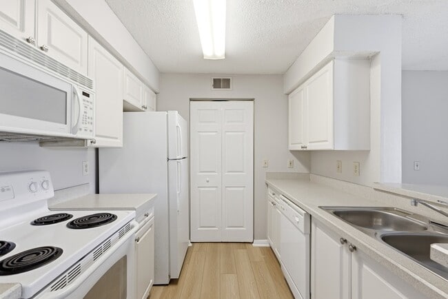 Building Photo - 1229 Bermuda Lakes Ln