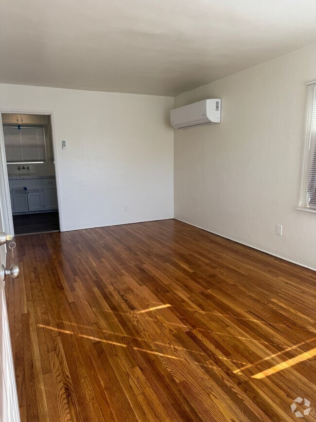 Building Photo - 1 Bedroom 1 bath apartment