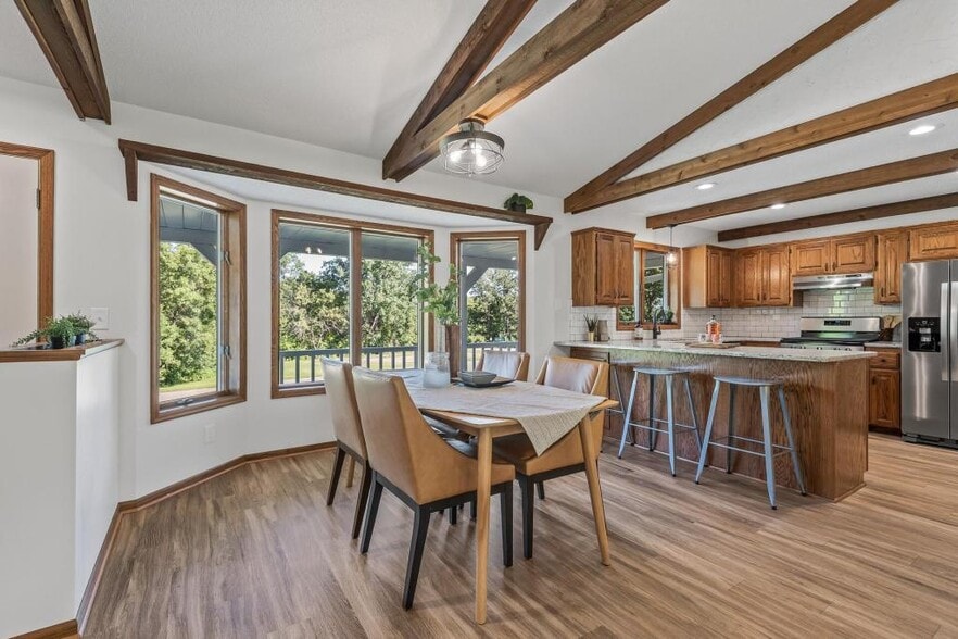 Building Photo - 833 Tyrol Ln