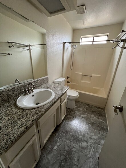 Building Photo - 345 S Sunset St