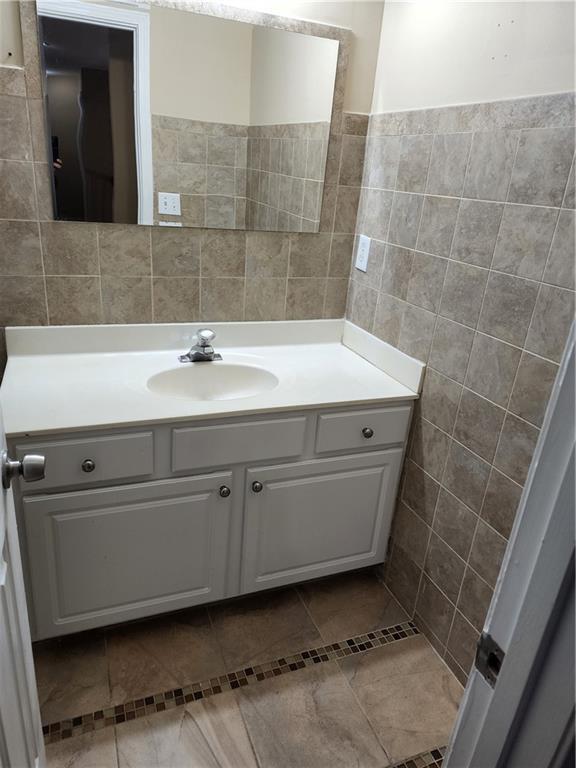 Building Photo - 12990 Meridian Ct