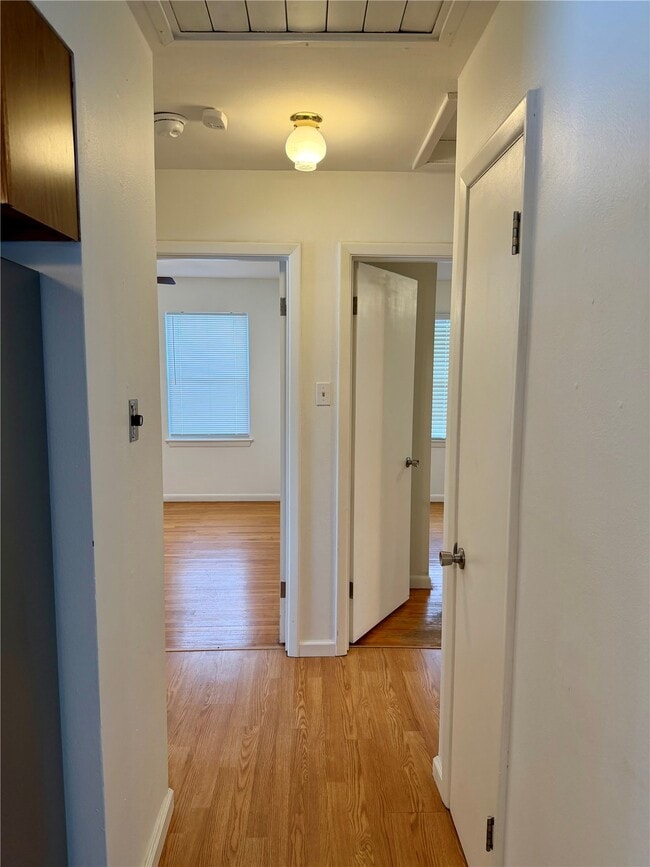 Building Photo - 317 Thomas Ave