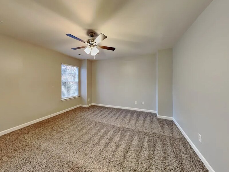 Building Photo - 302 Graham Meadow Dr