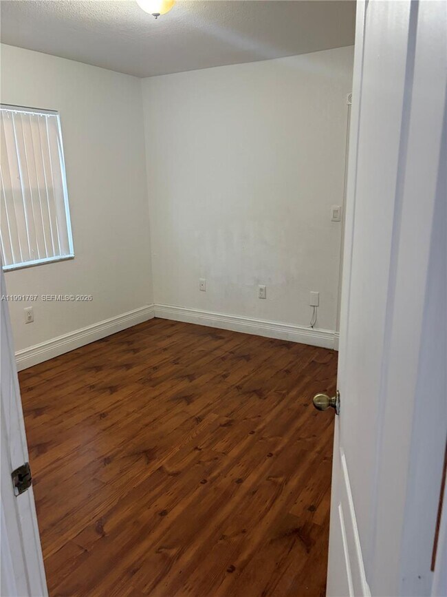 Building Photo - 4386 W 10th Ave