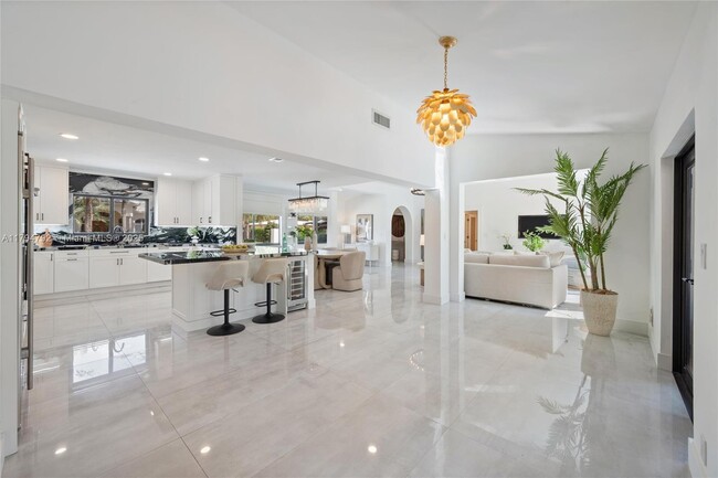 Building Photo - 2600 Yacht Club Blvd