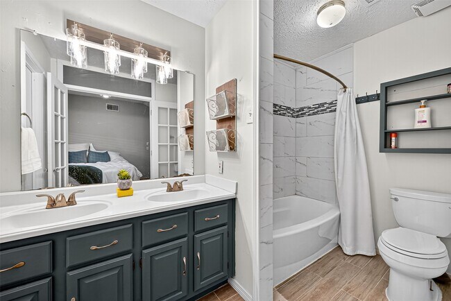 Building Photo - 930 Holly Hall Dr