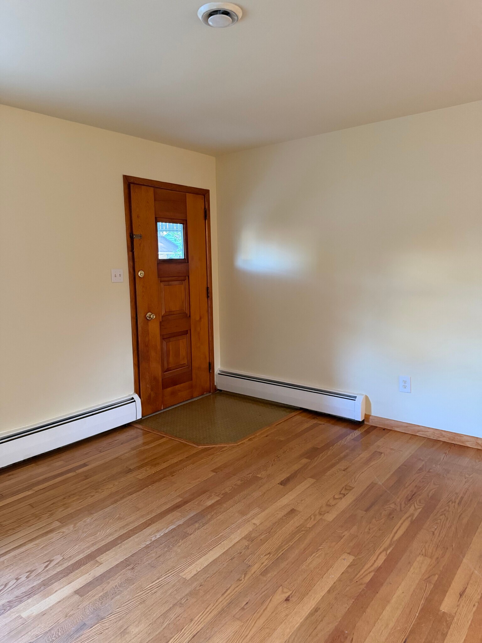 Building Photo - 625 E Queen St