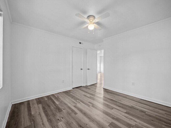 Building Photo - Ravenwood Apartments!!