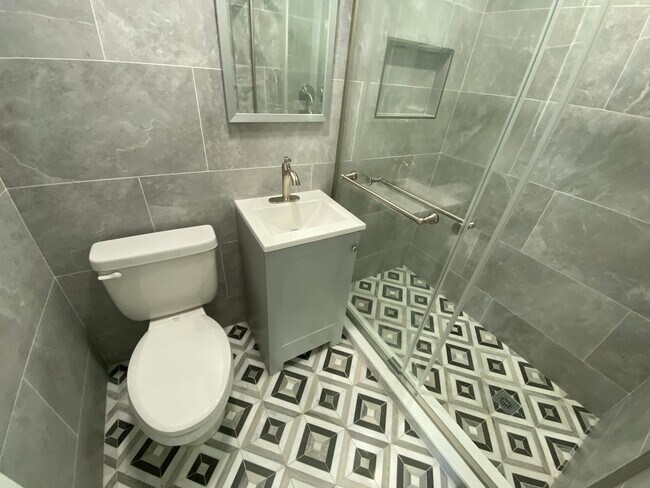 Building Photo - 112 Lake Ave