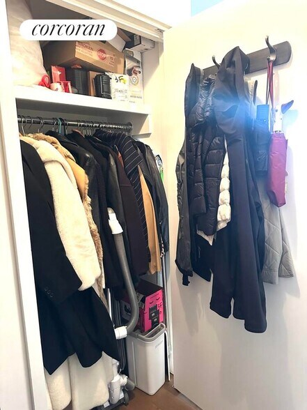 Building Photo - 225 Rector Pl