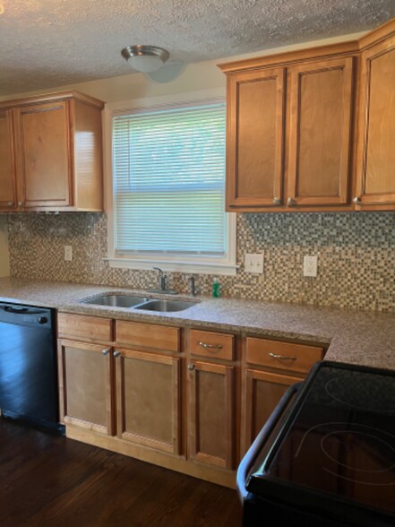 Building Photo - 5925 Carl Pl