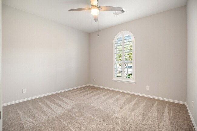 Building Photo - 2502 Bay Hill Dr