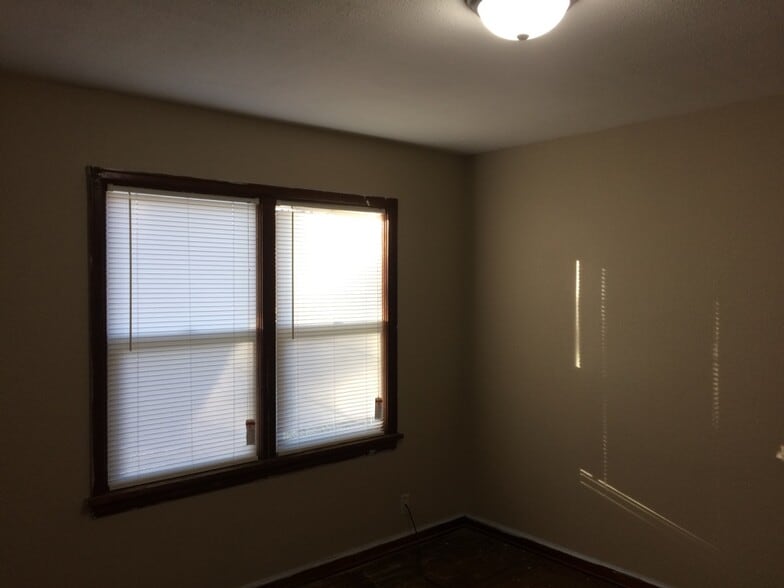 Building Photo - 505 S Race