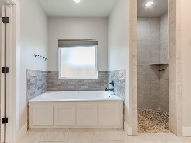 Building Photo - 3201 Hayven Cir