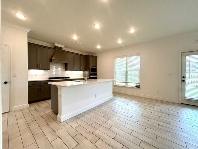 Building Photo - Gorgeous Contemporary Family Home in Cente...