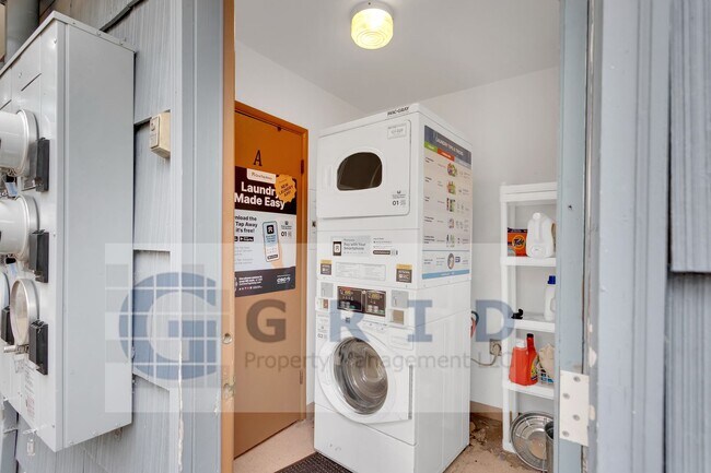 Building Photo - One Bedroom Apartment Available - Montavil...