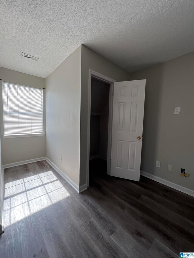 Building Photo - 6122 Summer Side Dr