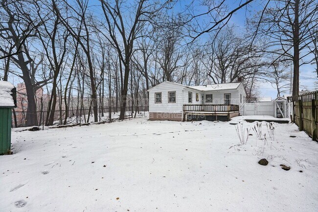 Building Photo - 2021 Academy St