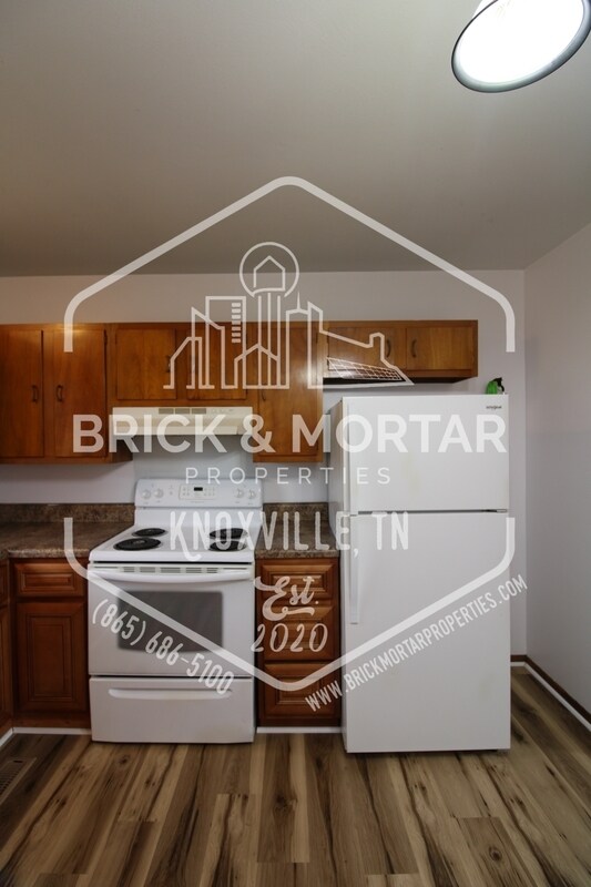 Building Photo - 2409 Holbrook Dr