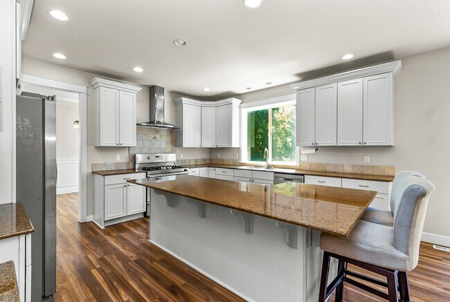 Building Photo - 6.6 Acre Retreat