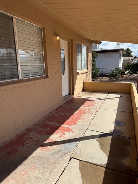 Building Photo - 2237 Davis Ave