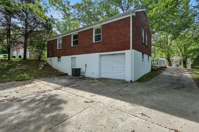 Building Photo - 3 Bedroom Pet Friendly Home For Rent Near ...