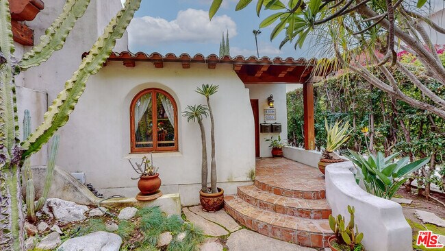 Building Photo - 1011 N La Jolla Ave