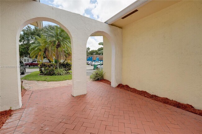 Building Photo - 2401 SW 58th Manor