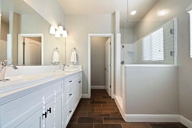 Building Photo - Clovis Eastside Home, 4BR/3.5BA, Built 201...