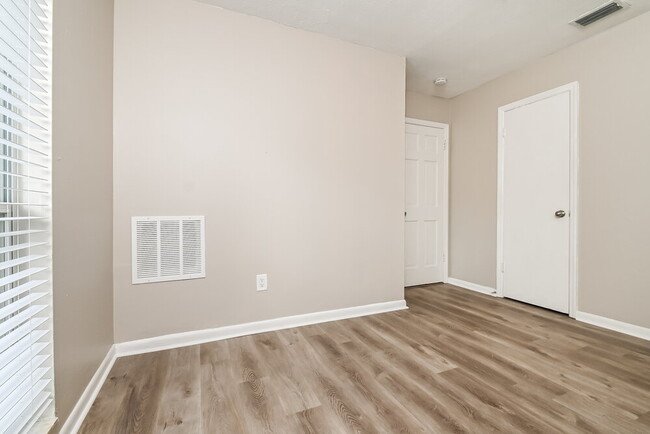 Building Photo - 3406 Westfield Dr