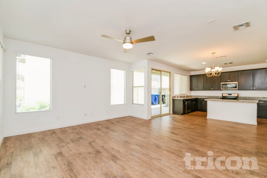 Building Photo - 4804 S Mole