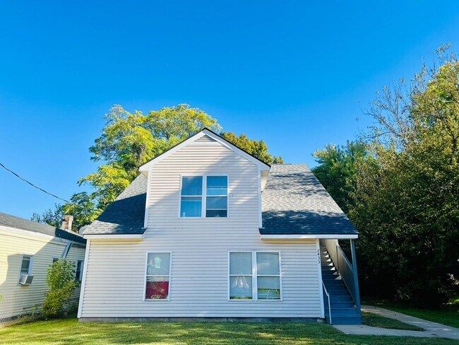 Primary Photo - Second floor 2 bedroom apartment- Section ...