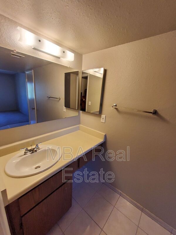 Building Photo - 4444 E Paradise Village Pkwy N