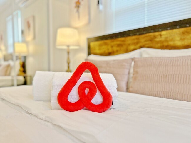 Building Photo - 5288 Santa Margarita St