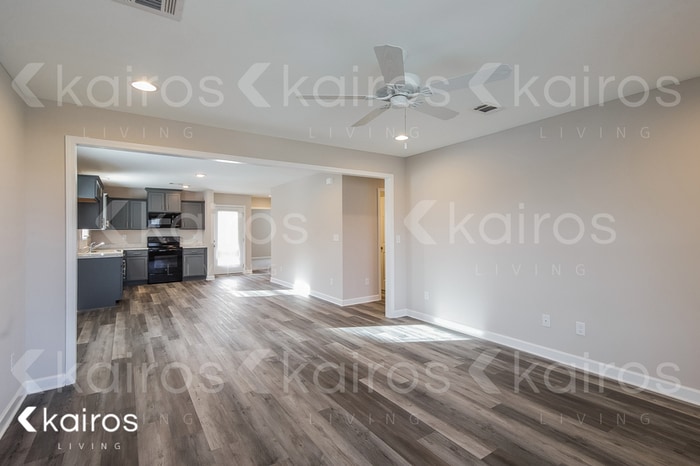 Building Photo - 1366 Maxwell Cir