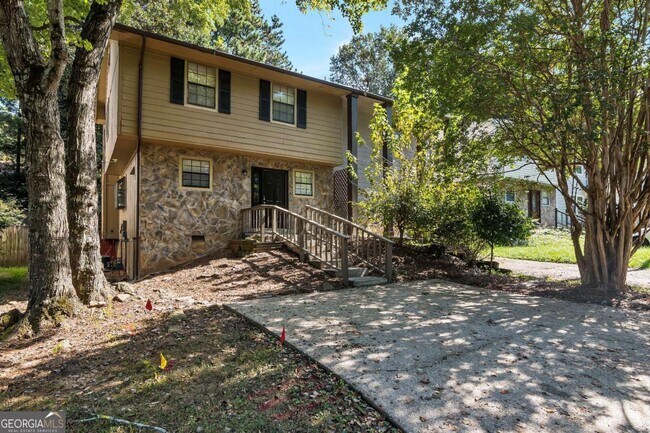 Building Photo - 1114 Falling Water Dr