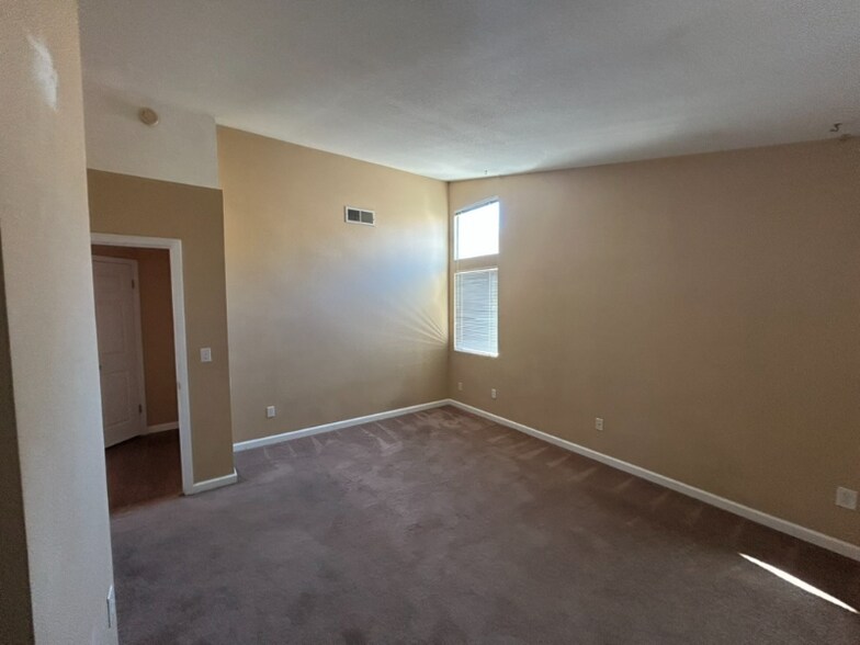 Building Photo - 8464 Banyon Tree Ct