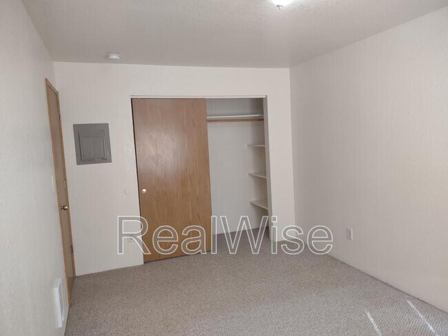 Building Photo - 120 Sunny Ln