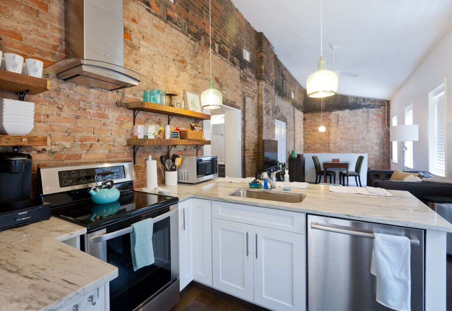 Building Photo - 202 Magnolia St