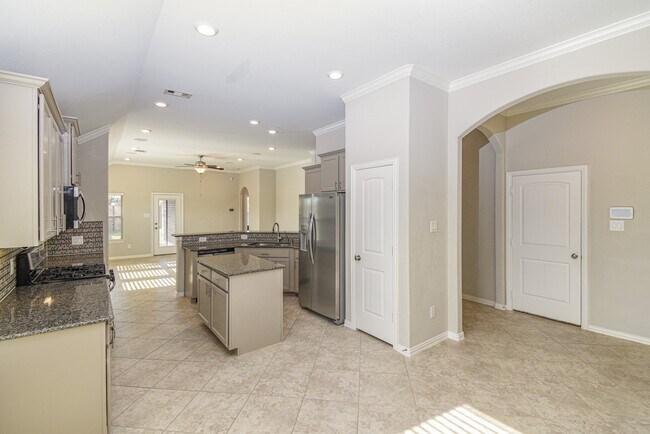 Building Photo - 9403 Briscoe Bend Ln